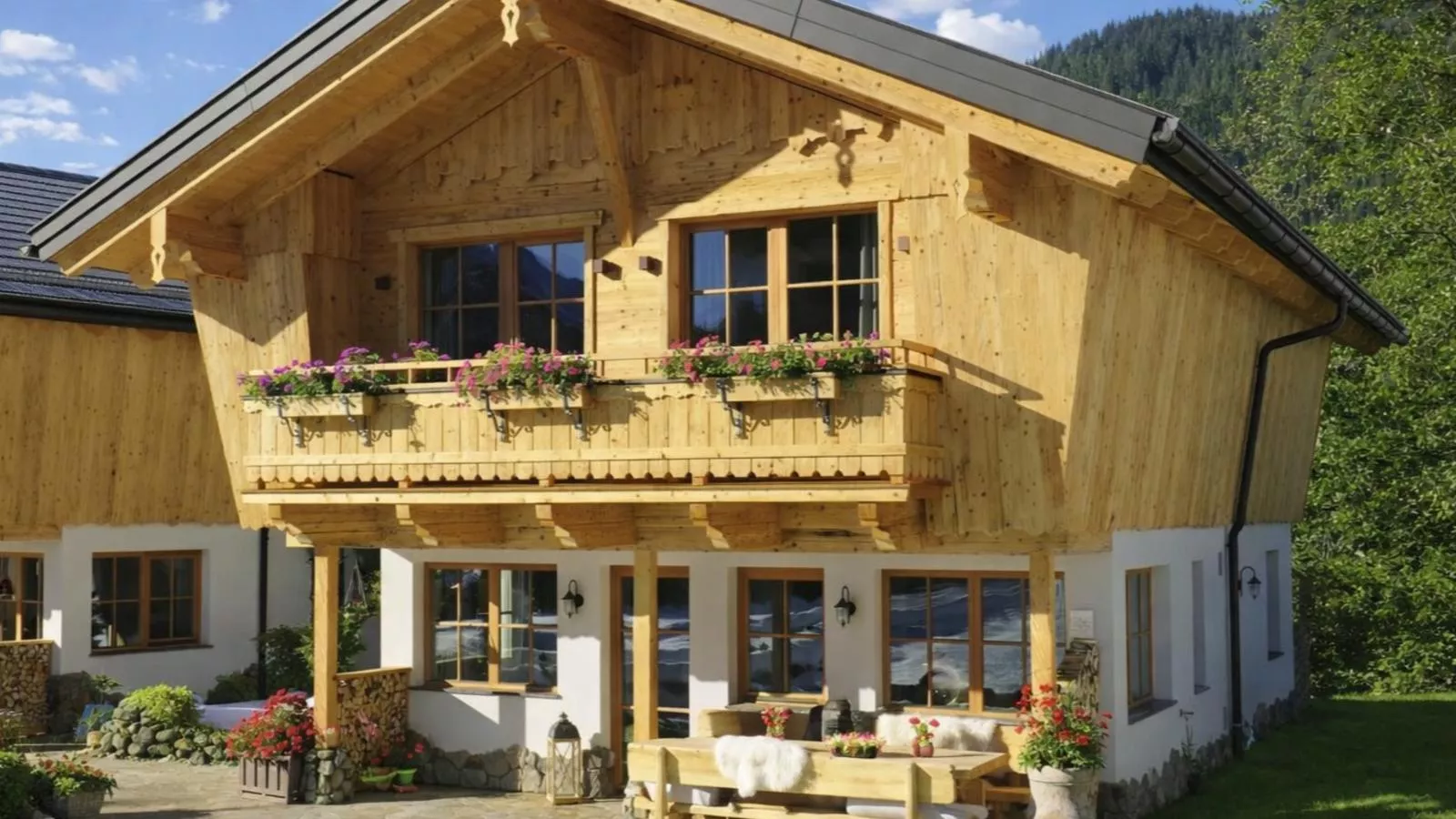 Wildrose - Exterior in summer