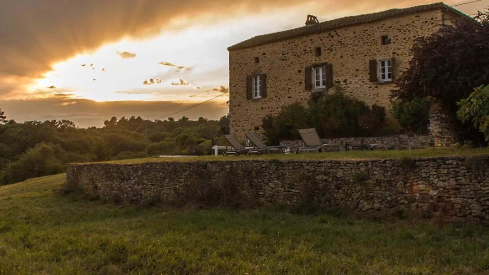 Maison Sauveterre-Außenbereich Sommer