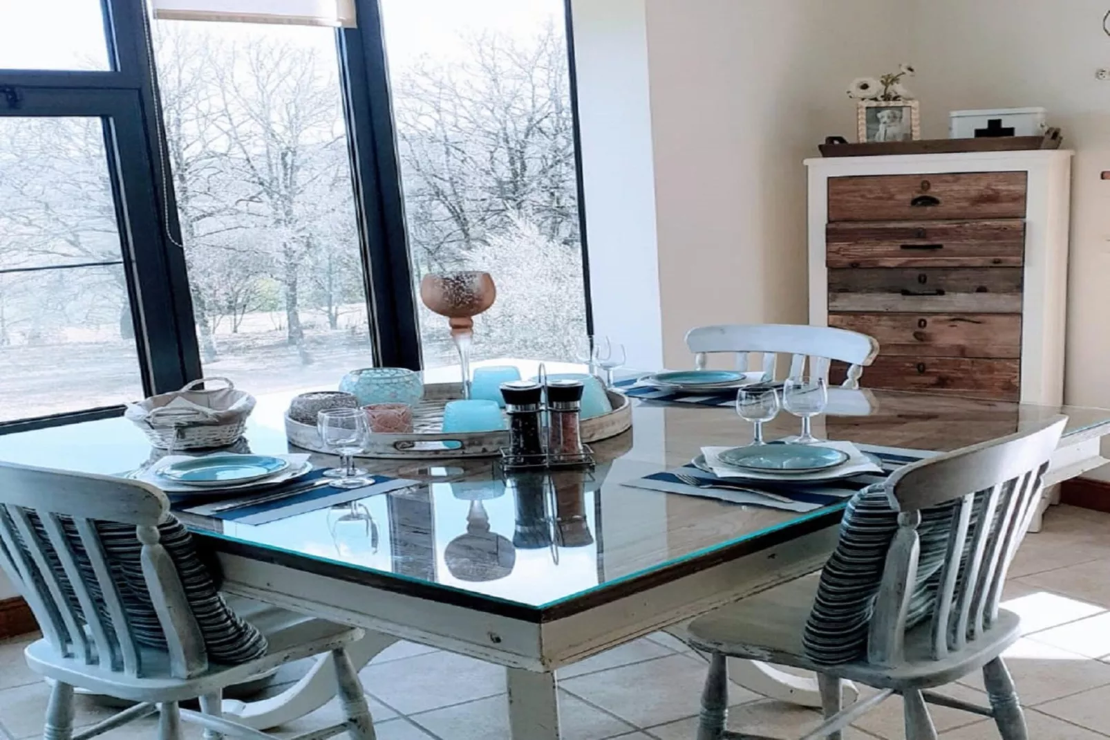 Le Place-Dining room