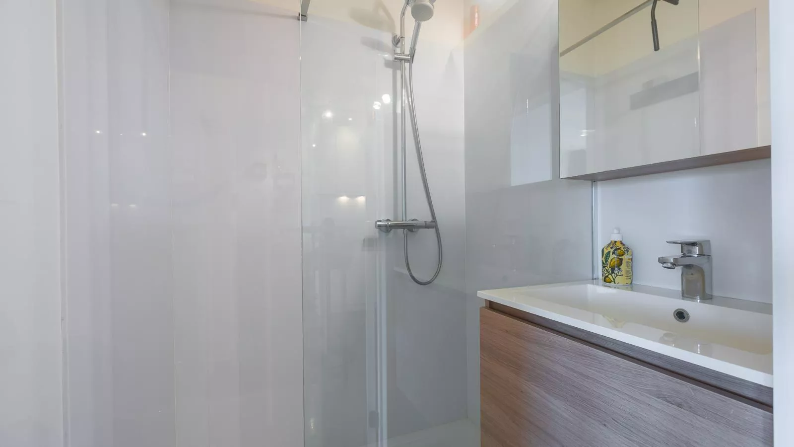 Amazone - 0304-Bathroom