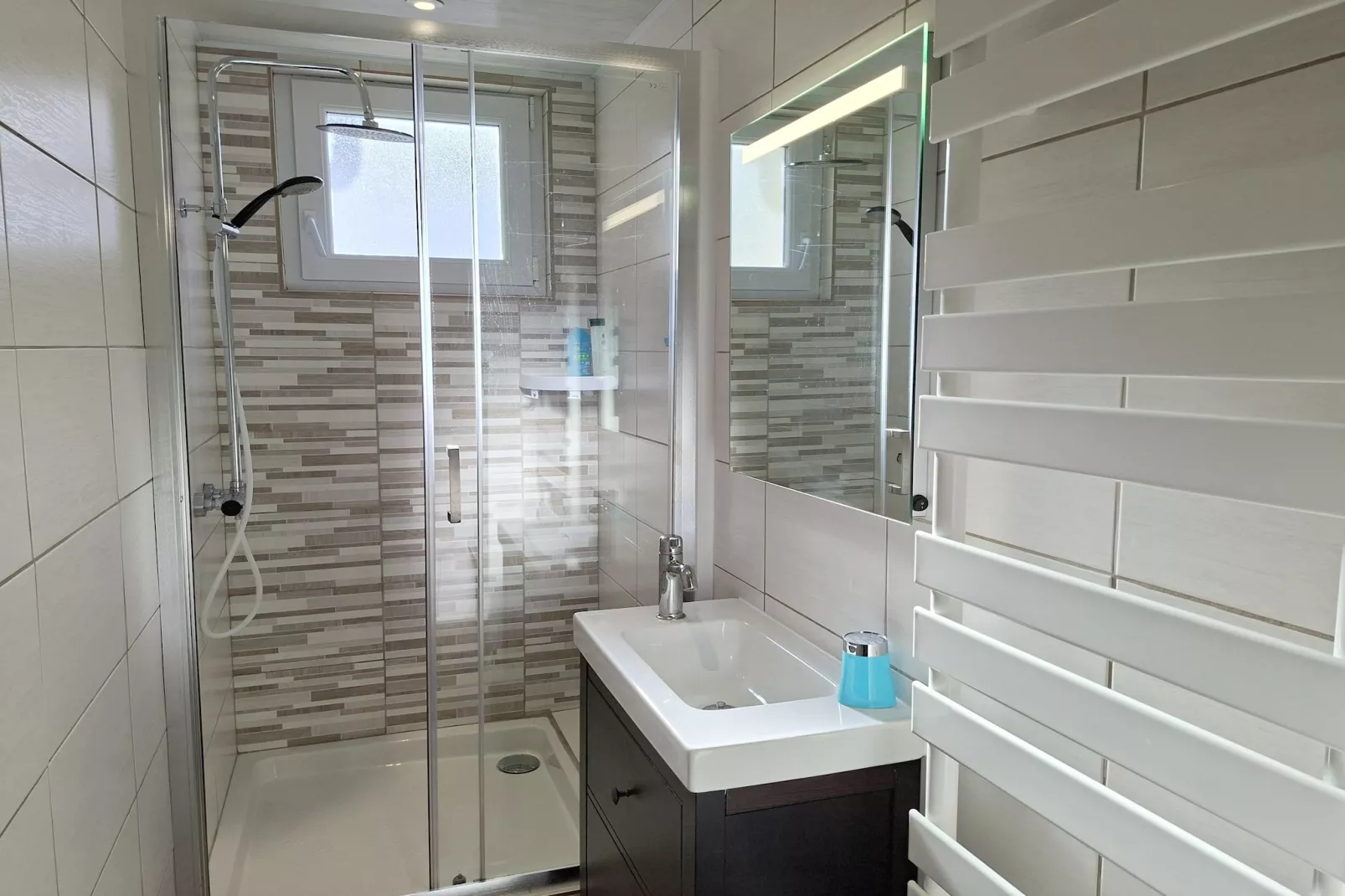 Doppelhaushälfte in St Pol de Leon-Badezimmer