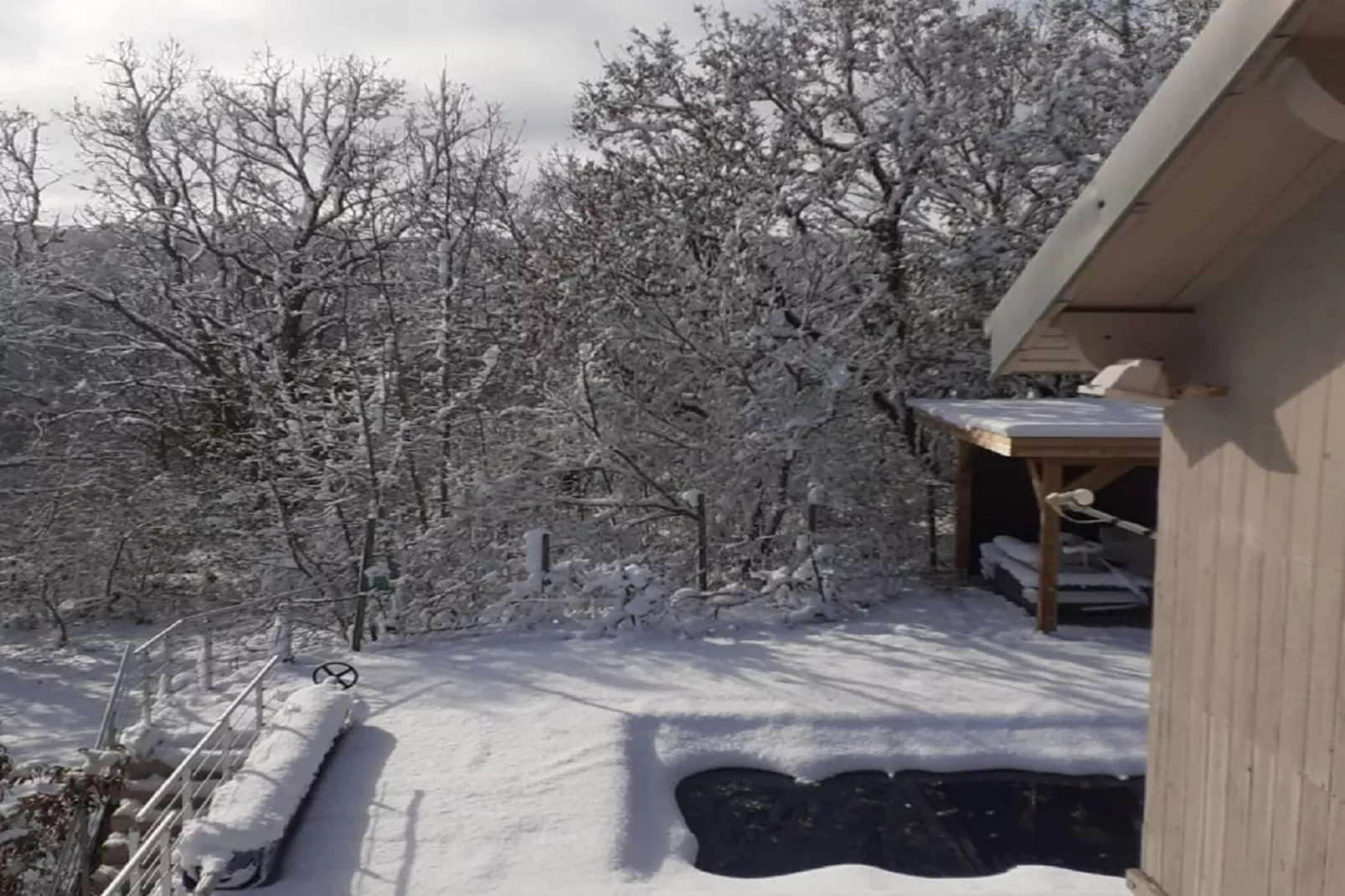 Le Place-Exterior in winter