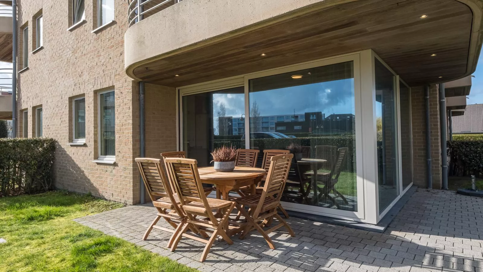 The Classics (Beethoven) - 0003 + park. 10-Terrasse/Balkon