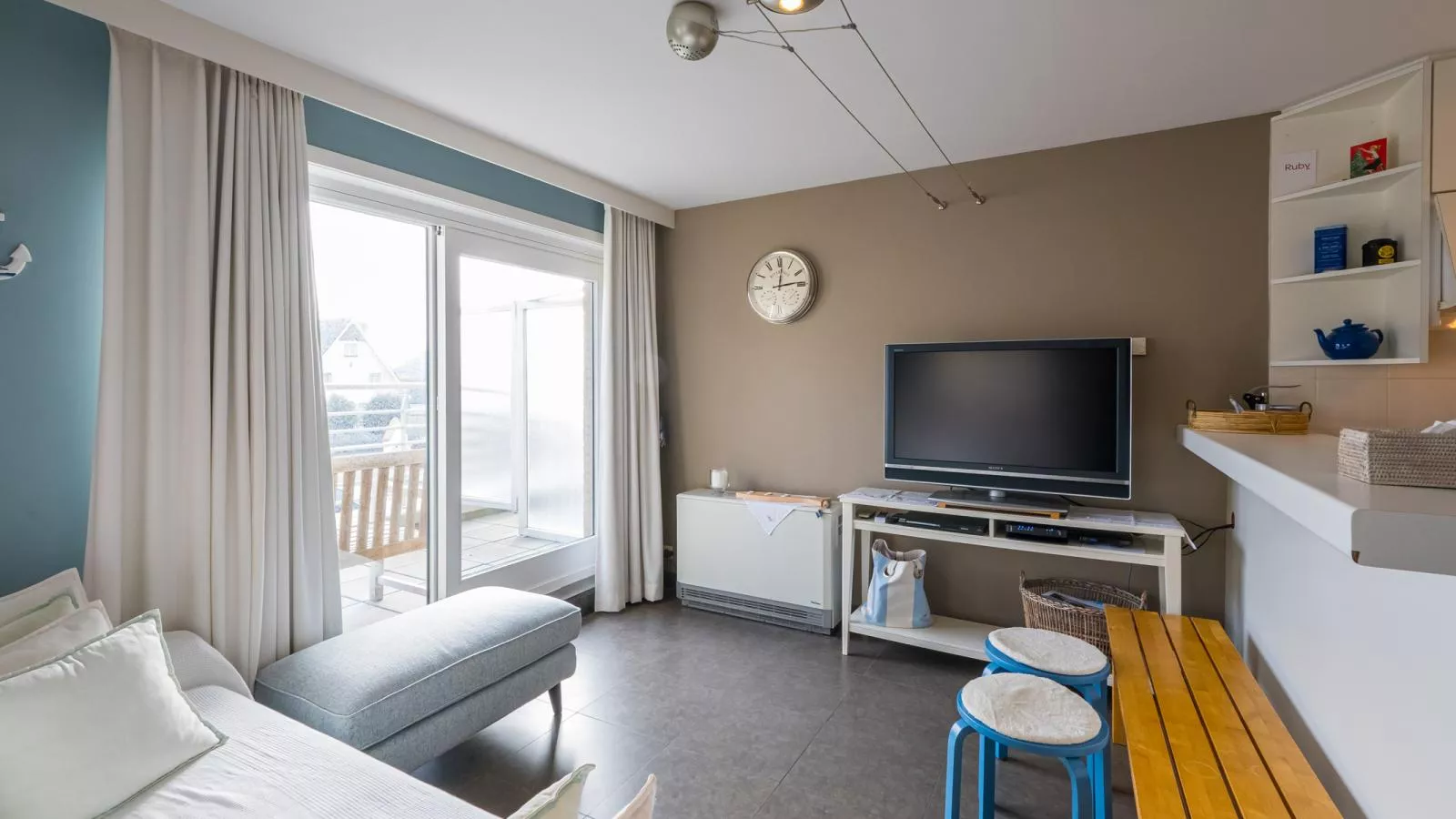 Four Seven  - 0102 + box 1-Wohnzimmer