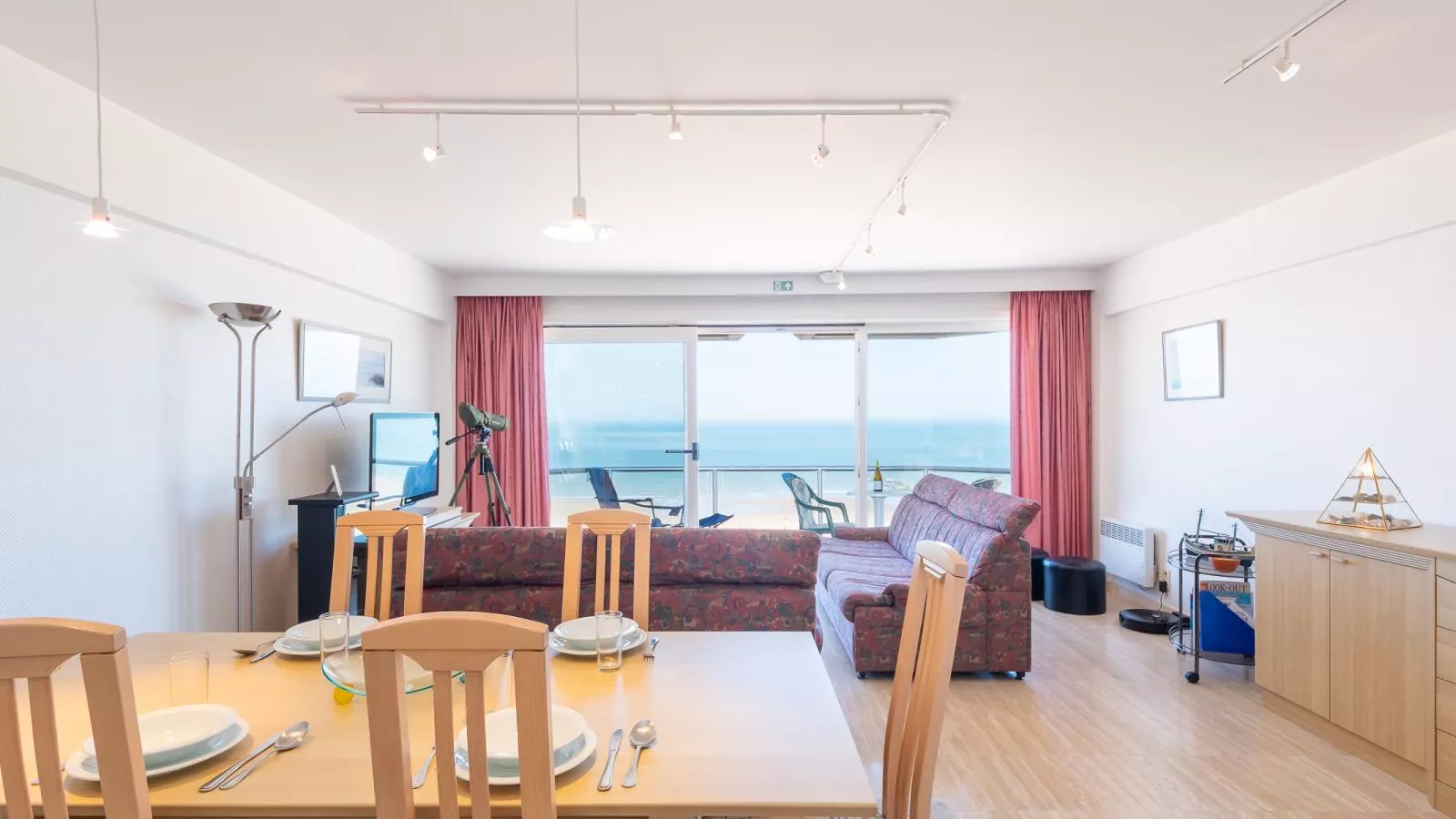 Mistral - 0801 + box 22 (Sunfield)-Salon