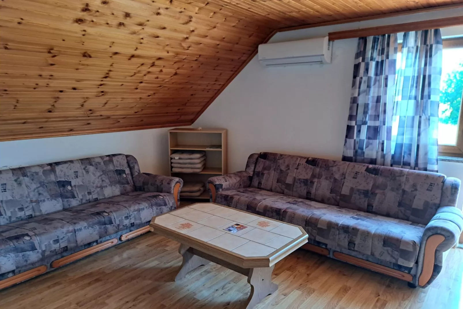 Guesthouse Žafran- Two Bedroom Apartment-Living room