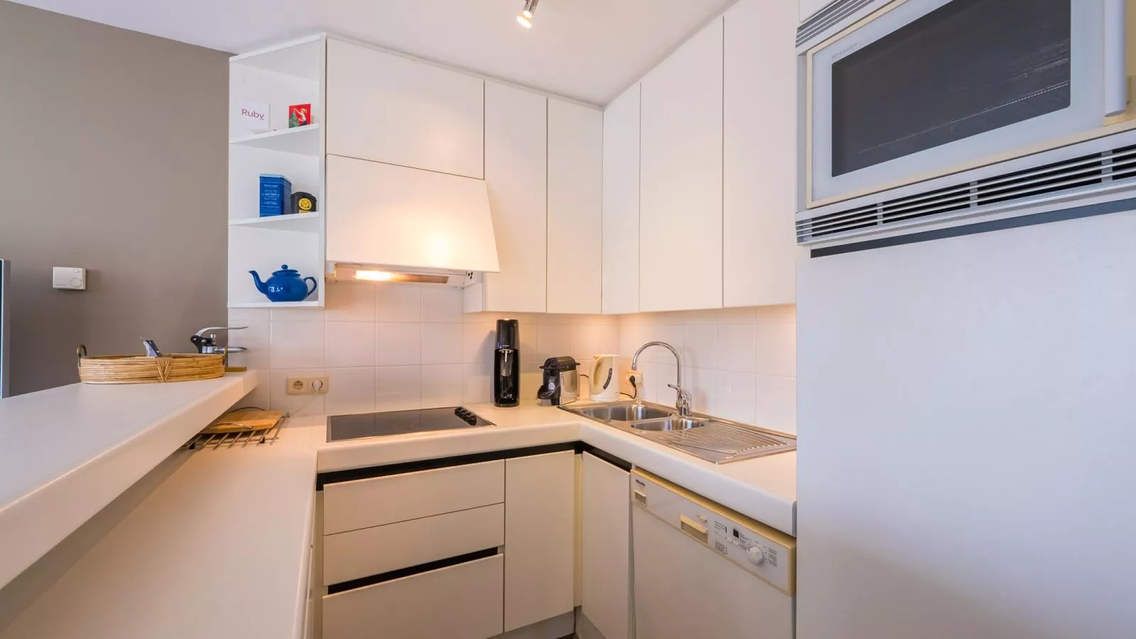 Four Seven  - 0102 + box 1-Küche