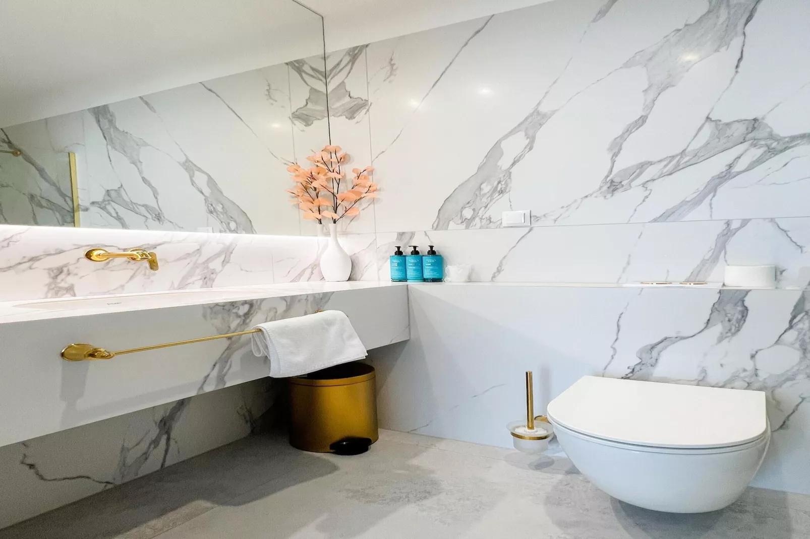 Apartament z tarasem na parterze-Badezimmer