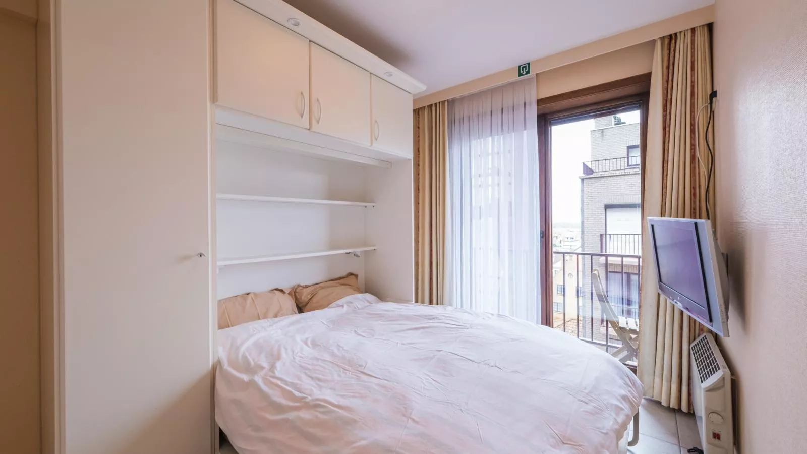 Marianne I - 0501 + box 16 (Ile de France)-Bedroom