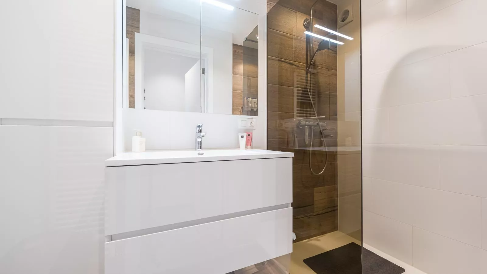 Costa Brava - 0101-Badezimmer