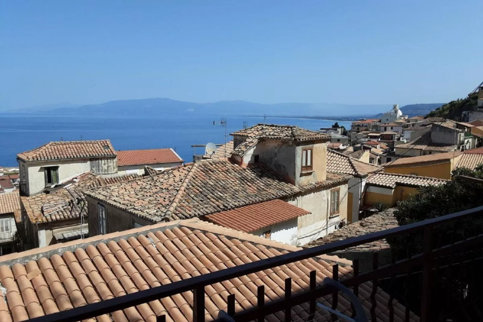 Lo Studiolo Apartment-View summer