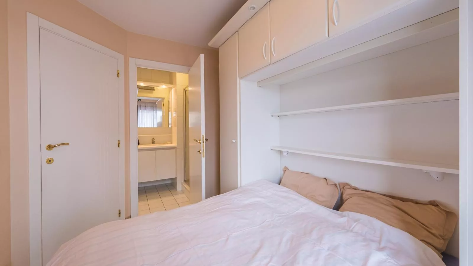 Marianne I - 0501 + box 16 (Ile de France)-Bedroom