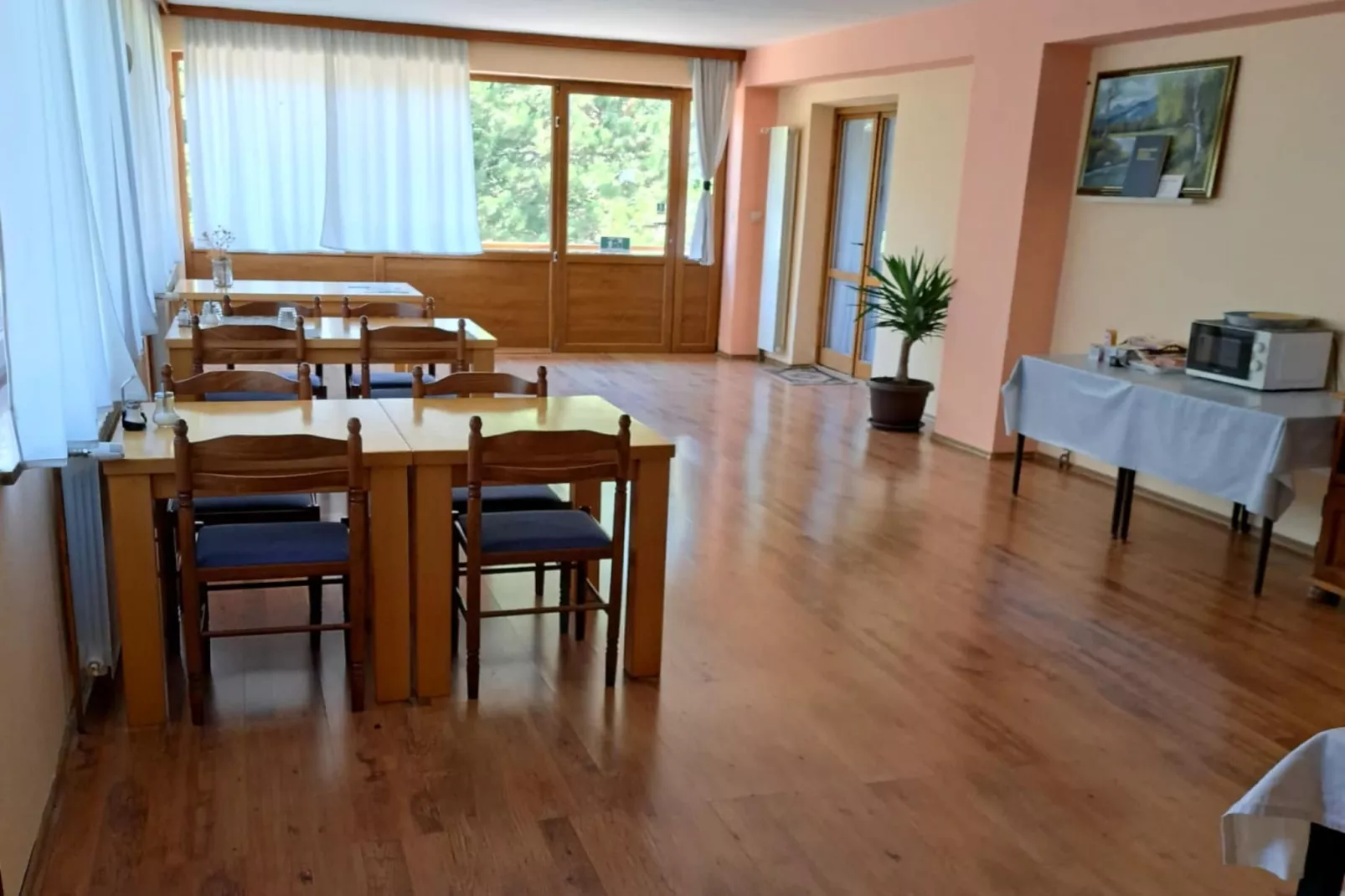Guesthouse Žafran- Two Bedroom Apartment-Dining room