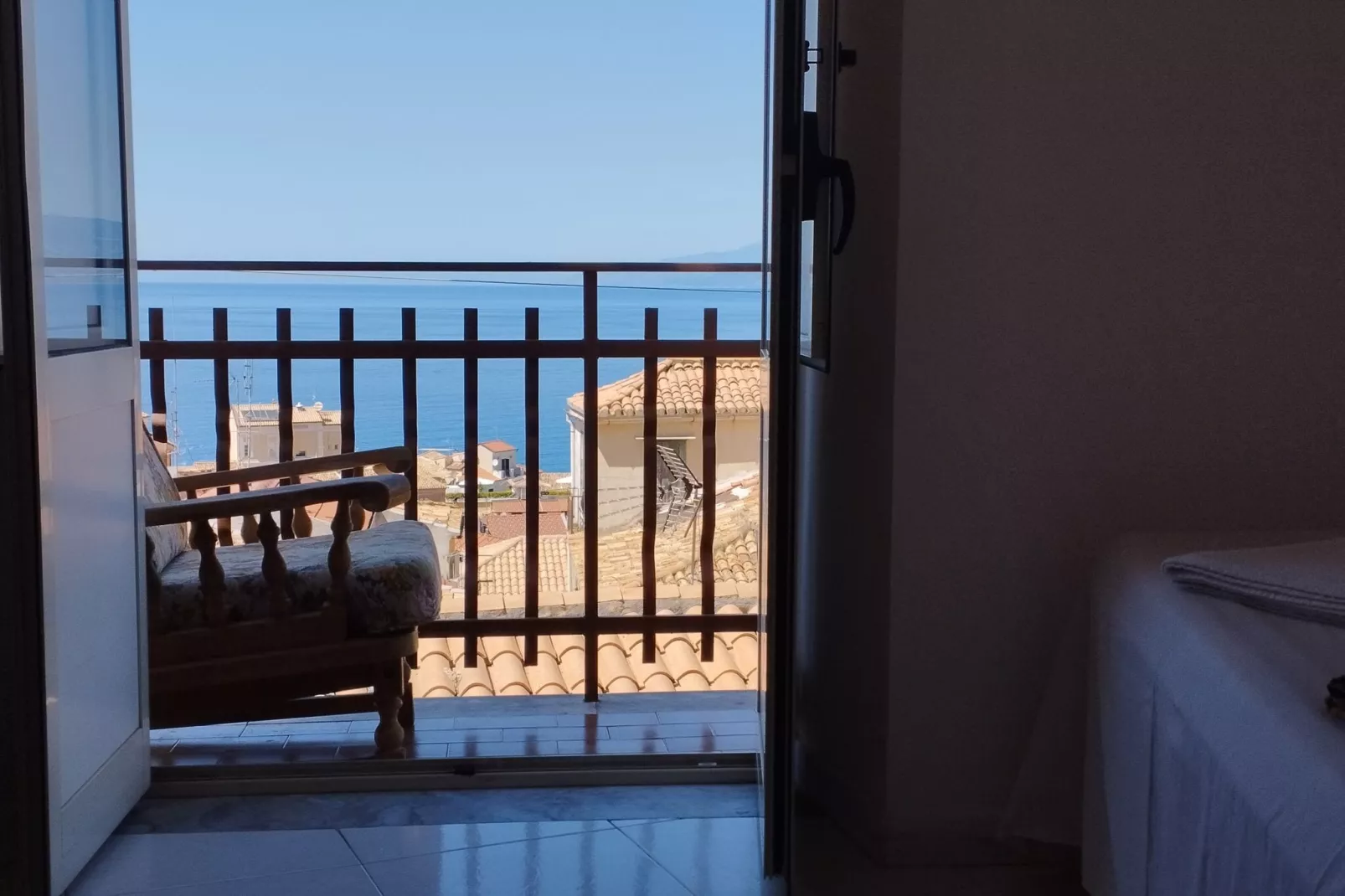 Lo Studiolo Apartment-Atmosphere