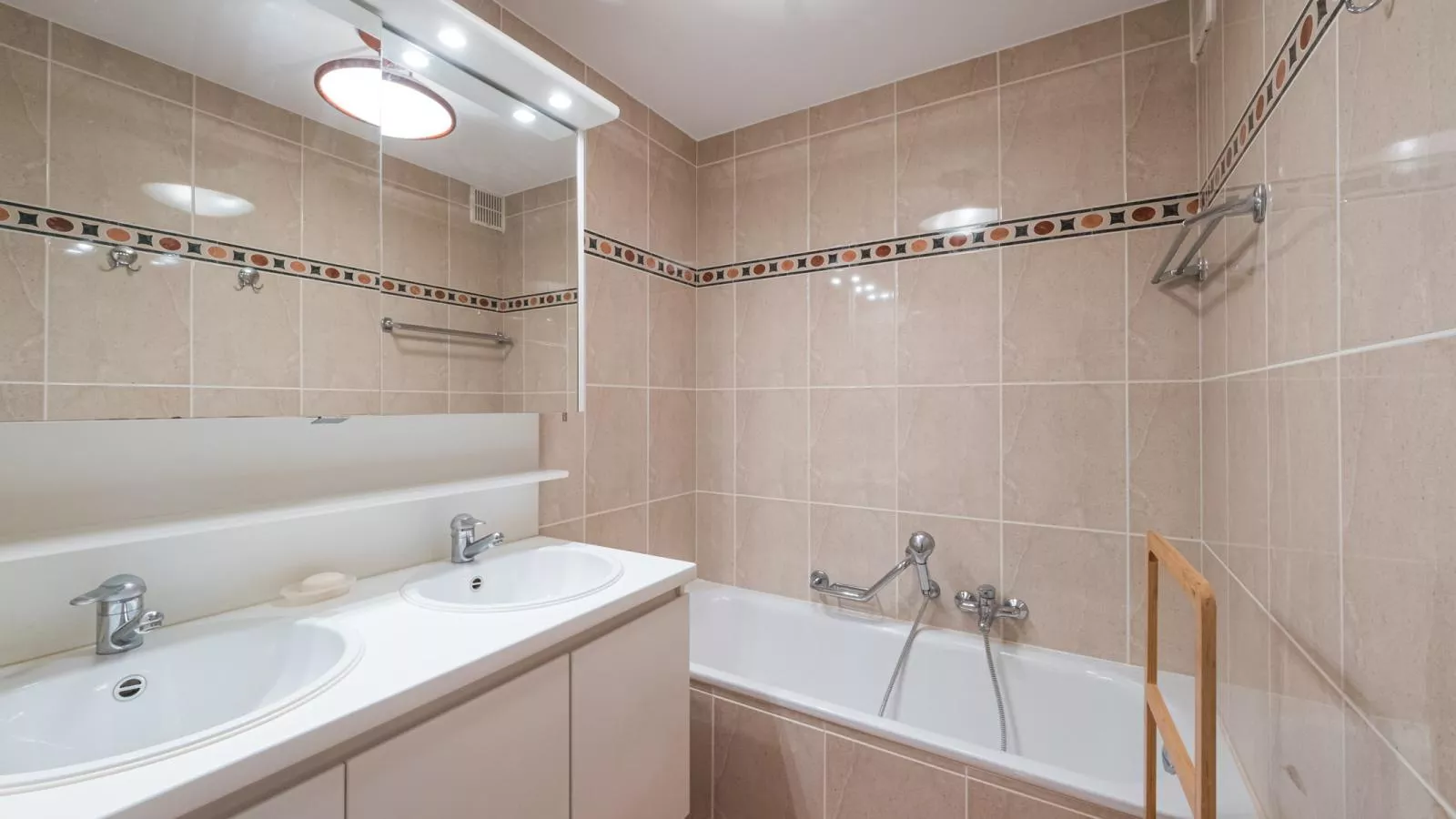 Marianne I - 0501 + box 16 (Ile de France)-Bathroom