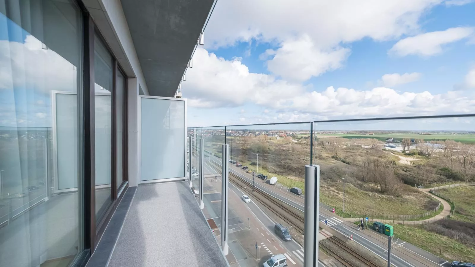 Canberra - 0803 + park. 10-Terrace balcony