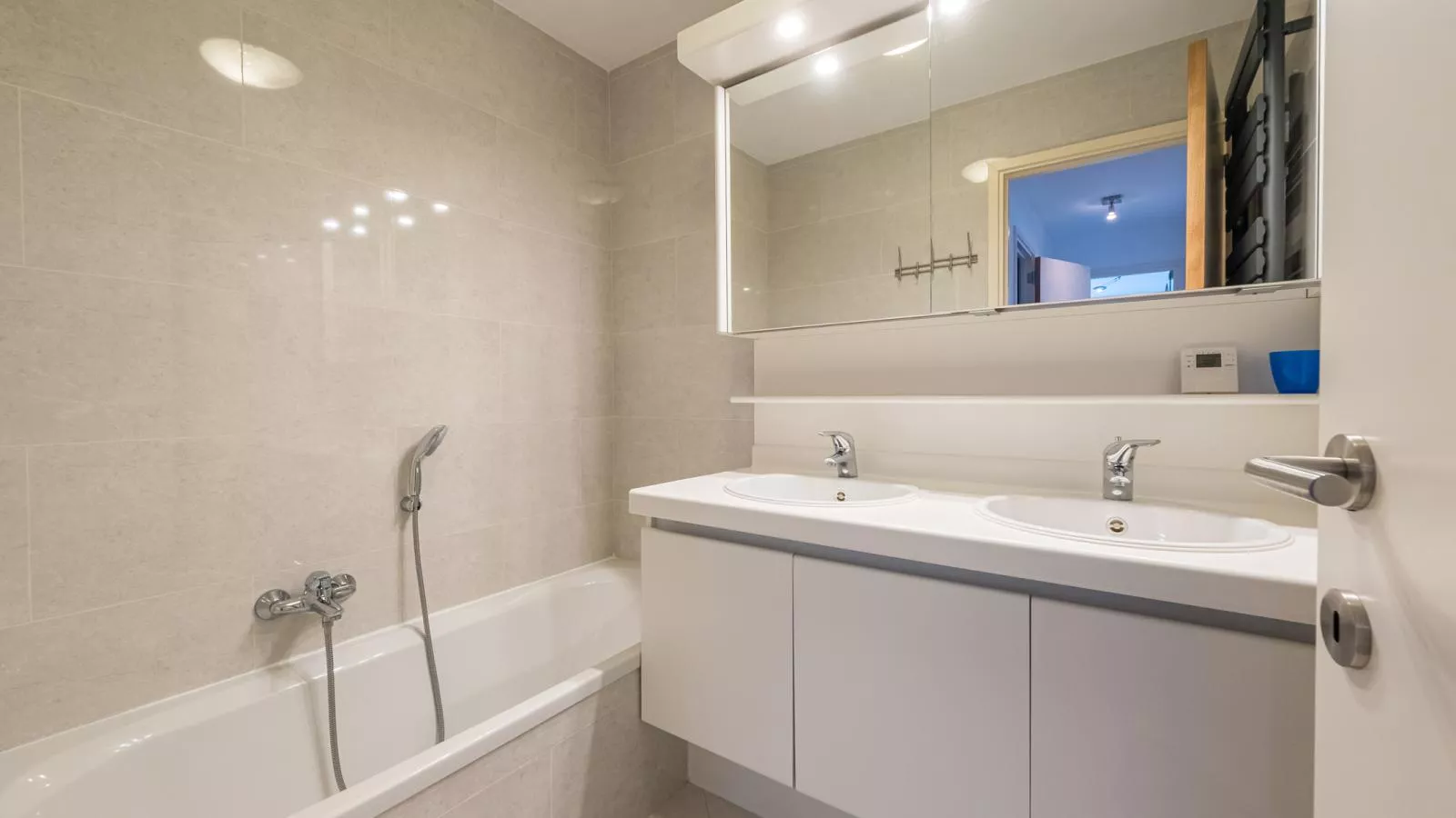 Four Seven  - 0102 + box 1-Badezimmer