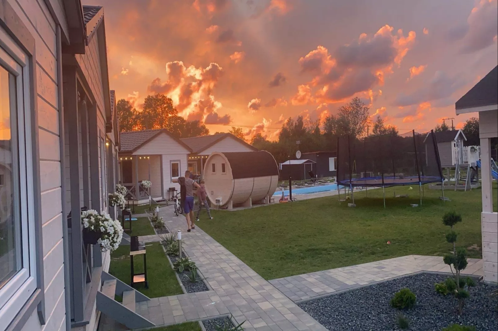 	Domki wakacyjne z basenem Gąski-Jardins en été