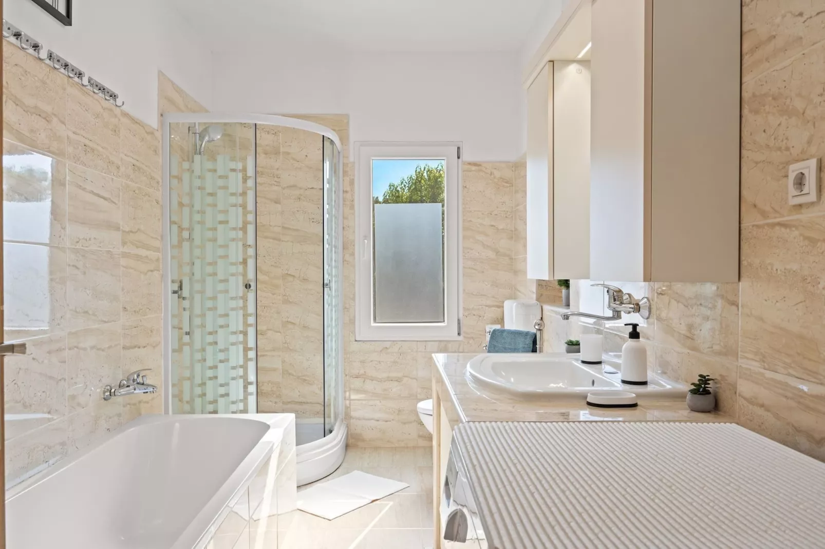 Kristijan & Jelena - Pool, Jacuzzi, Playground-Badezimmer