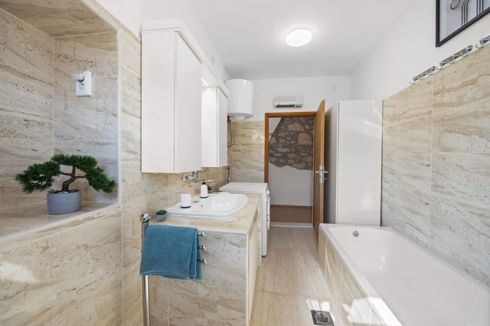 Kristijan & Jelena - Pool, Jacuzzi, Playground-Badezimmer