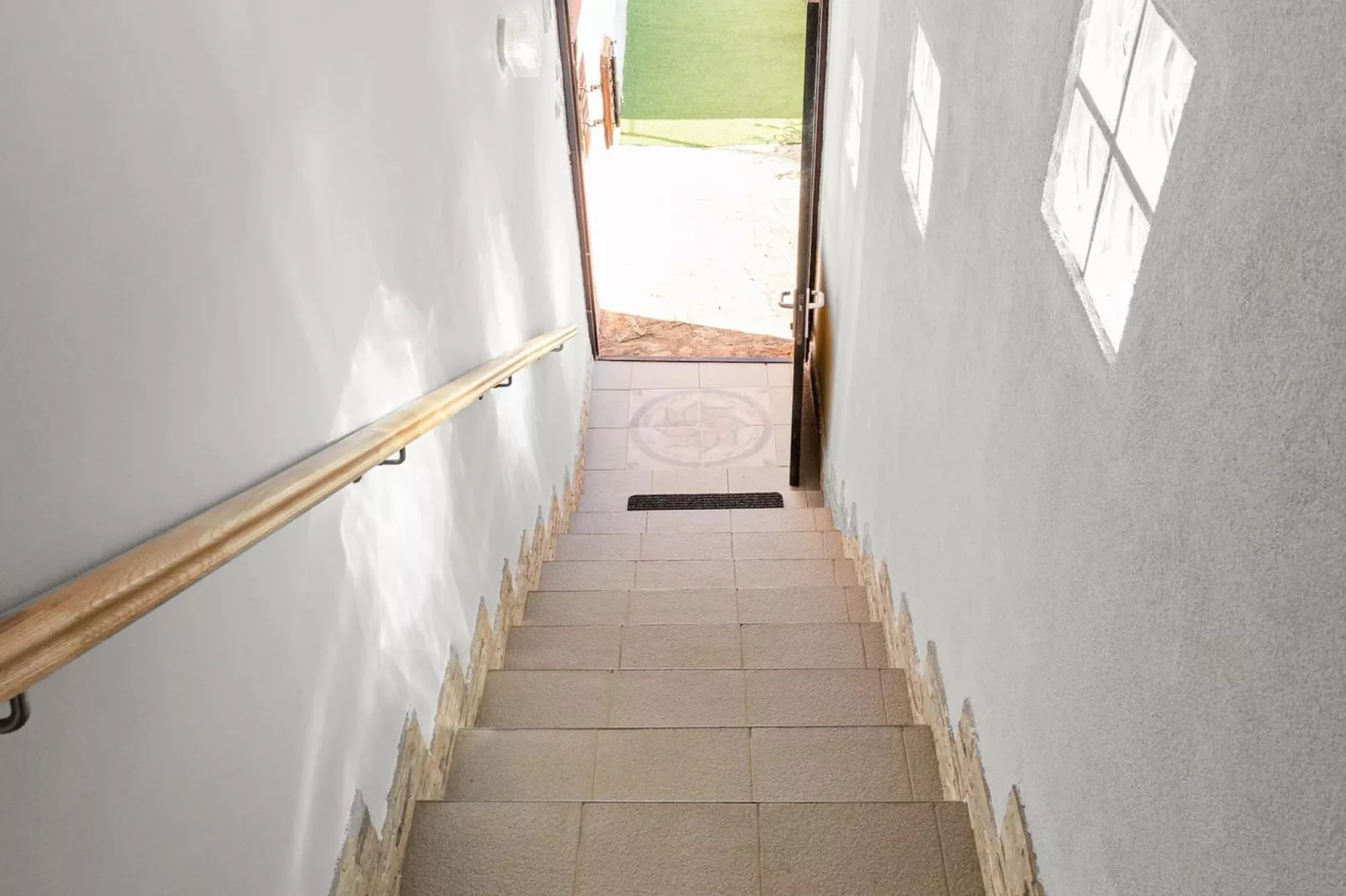 Kristijan & Jelena - Pool, Jacuzzi, Playground-Treppe