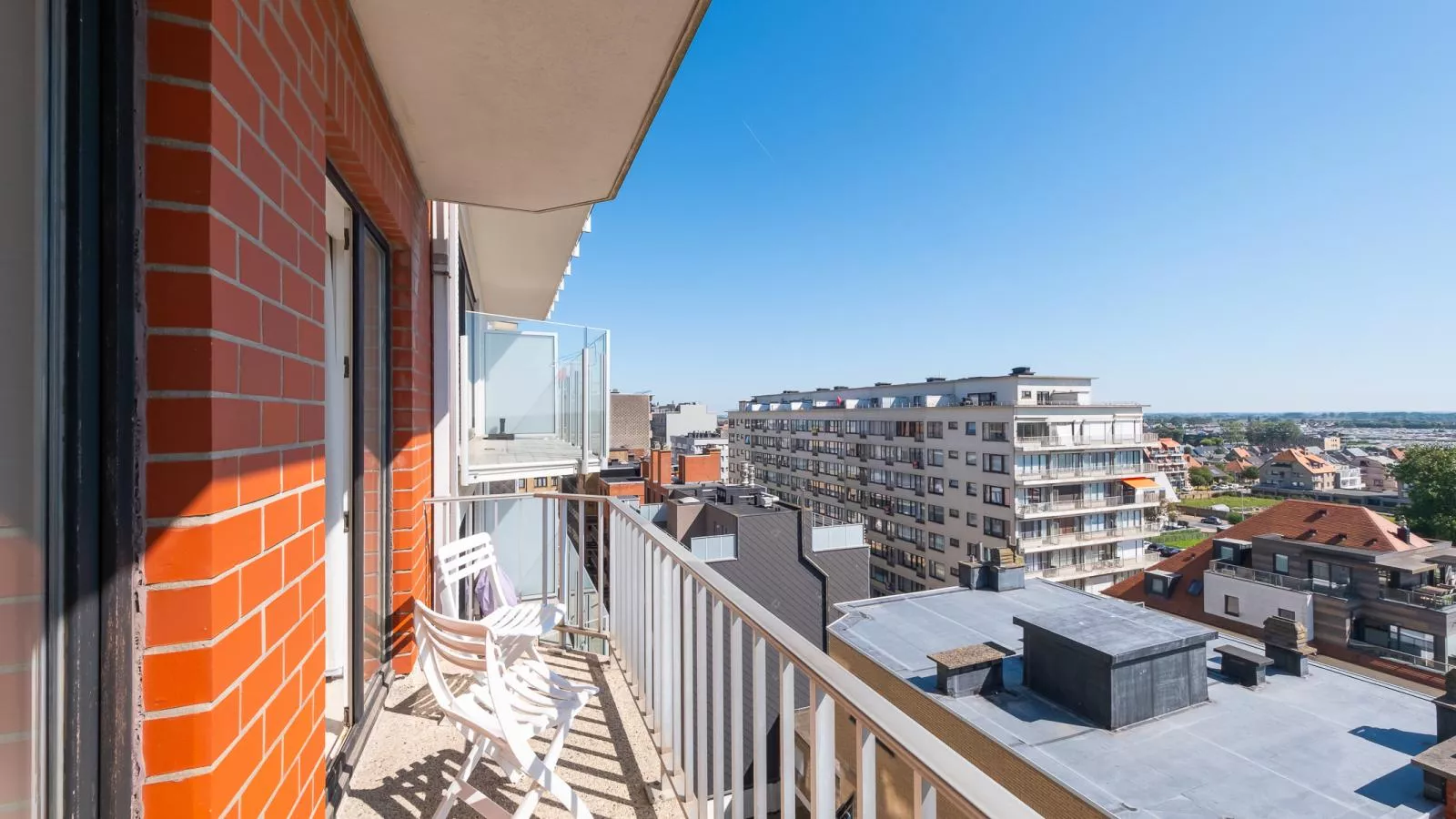 Mistral - 0801 + box 22 (Sunfield)-Extérieur