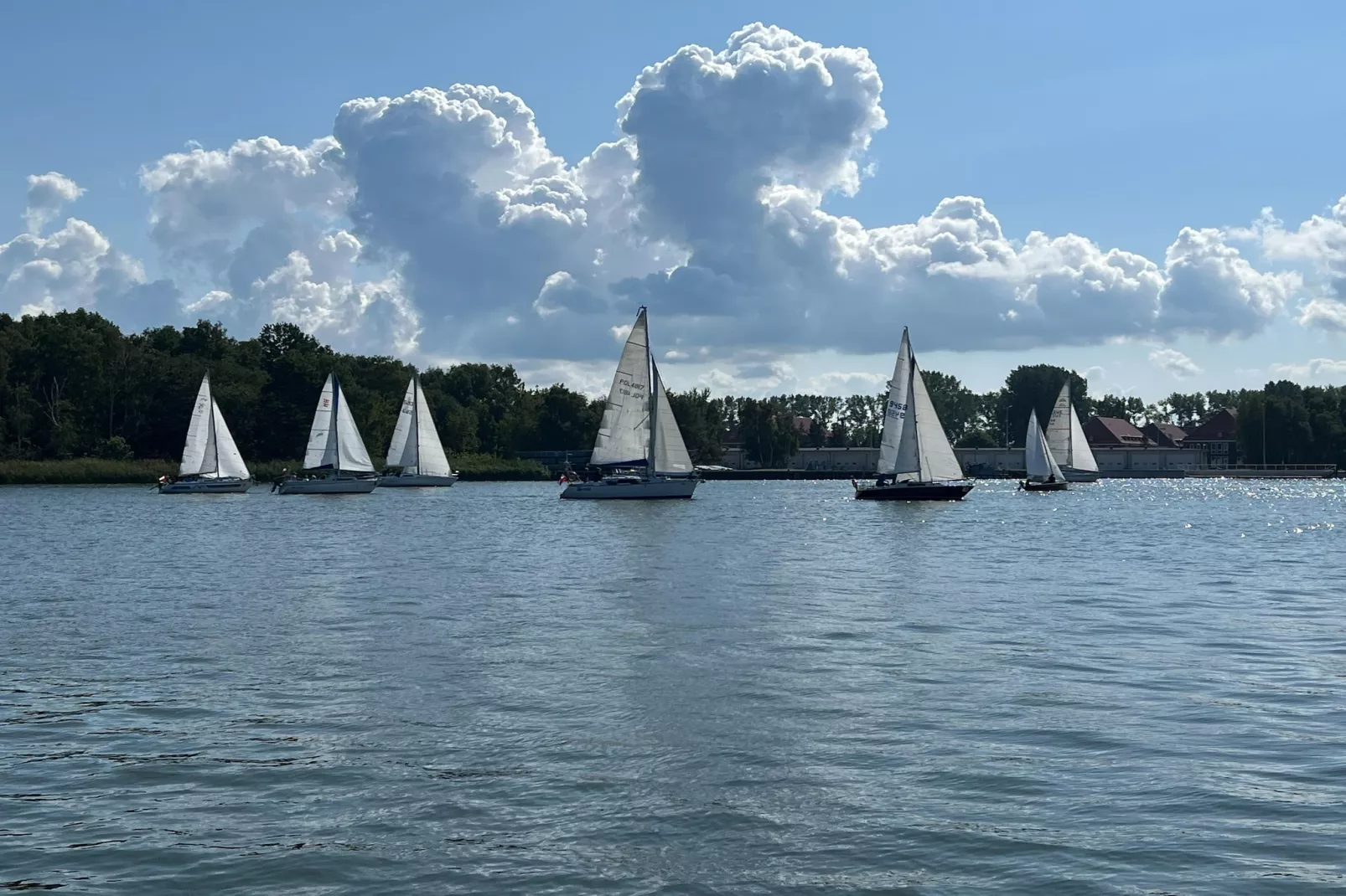 Apartament z balkonem na pierwszym piętrze-Gebiete Sommer 1 km