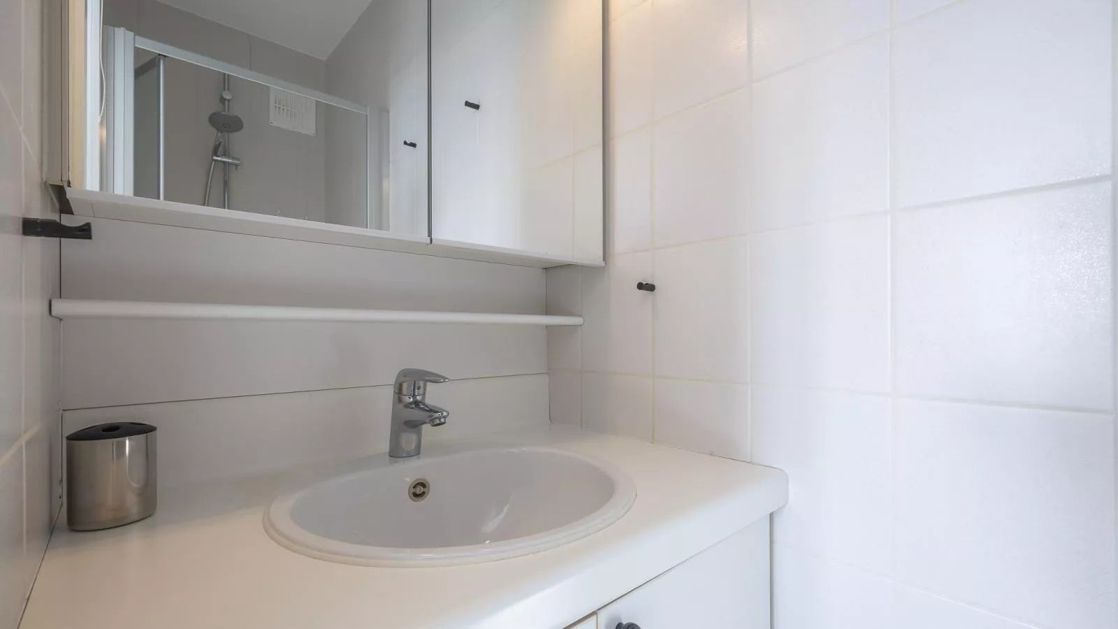 Prestige I - 0702 + box 1-Bathroom