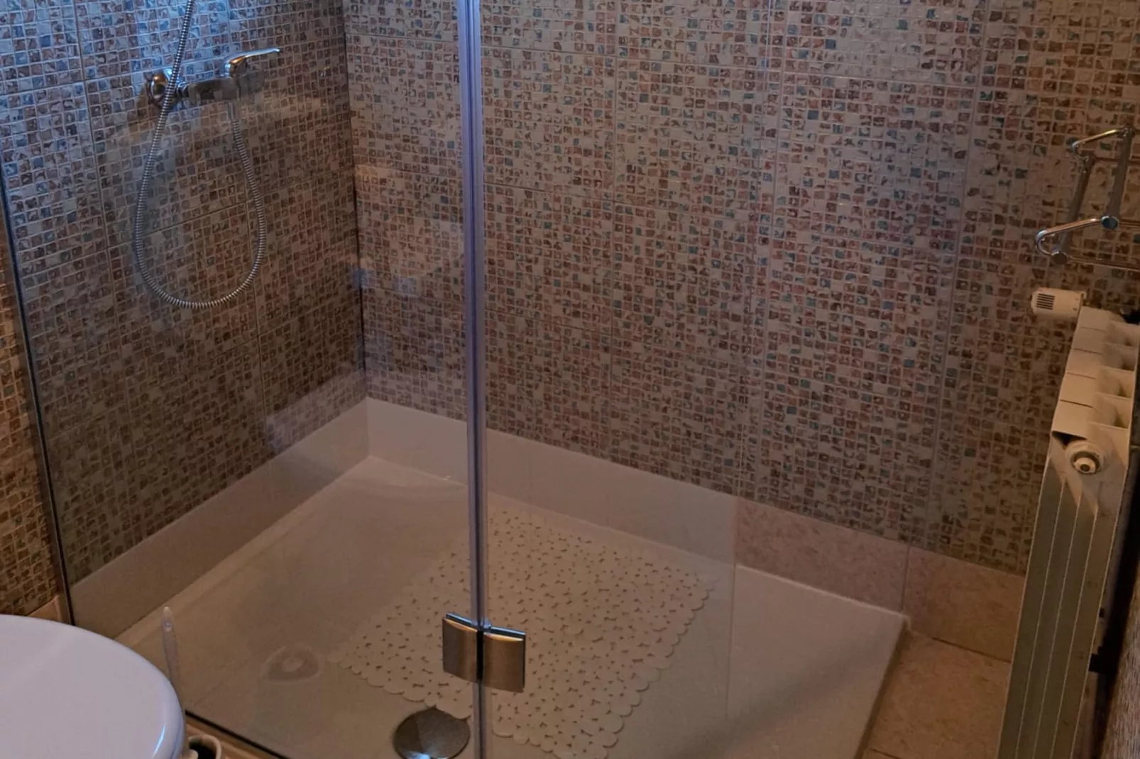 Guesthouse Žafran- Two Bedroom Apartment-Bathroom