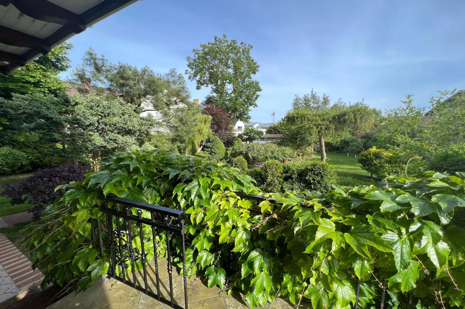 Dom z sauną 150 m2 Ustronie Morskie-Gardens in summer