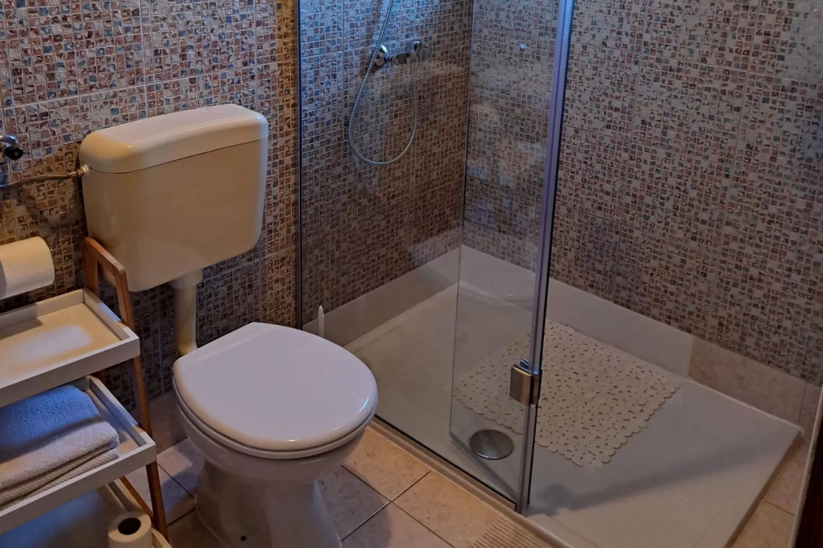 Guesthouse Žafran- Room With Landscape View-Bathroom