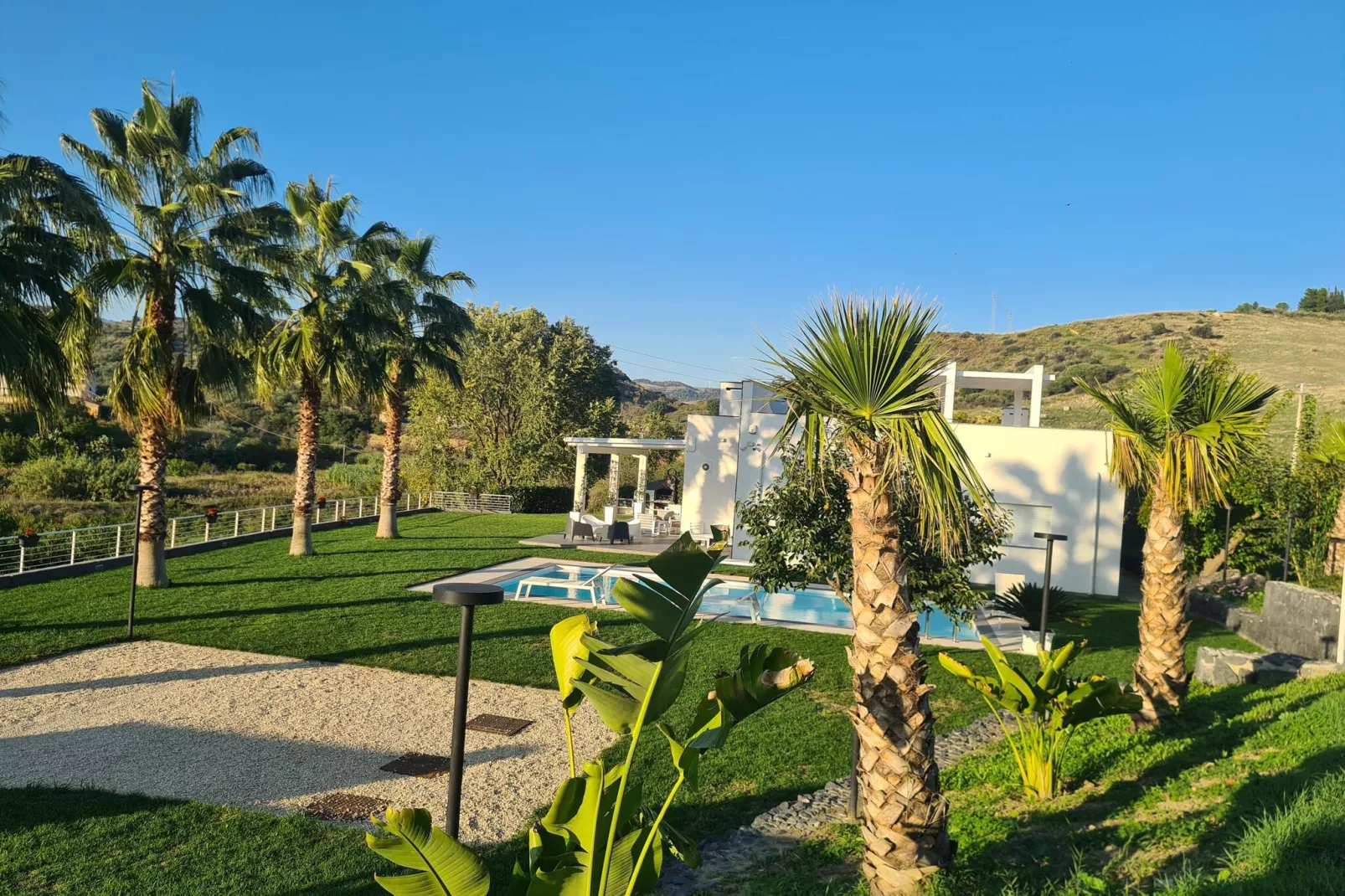 Villa Leonforte-Exterior summer
