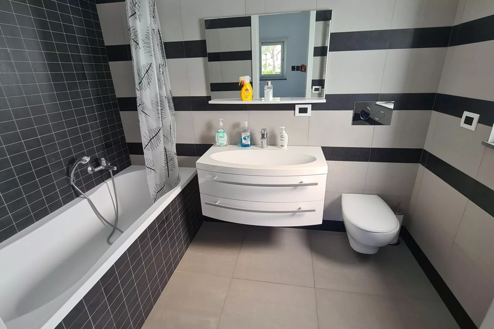 Villa Leonforte-Bathroom