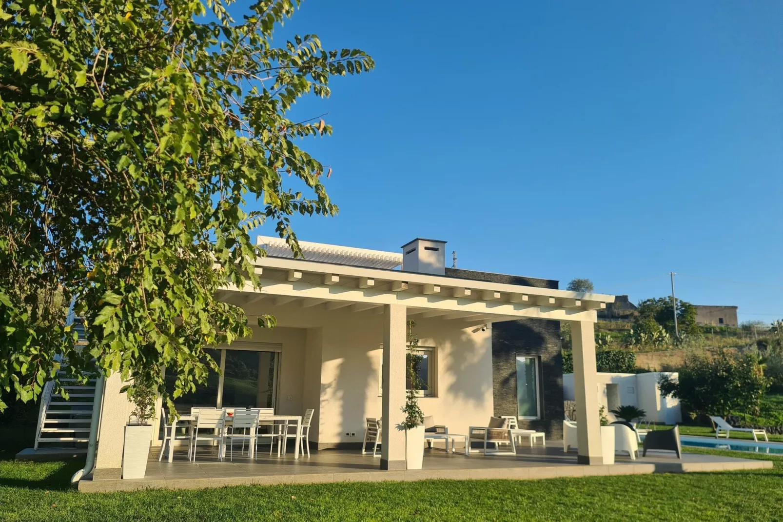 Villa Leonforte-Terrace balcony