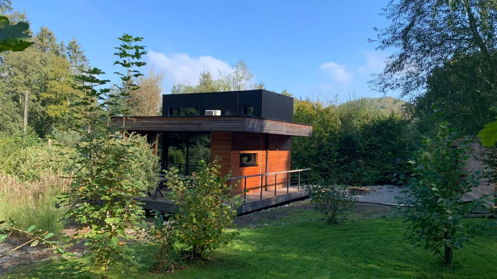 Bois Joli-Exterior in summer