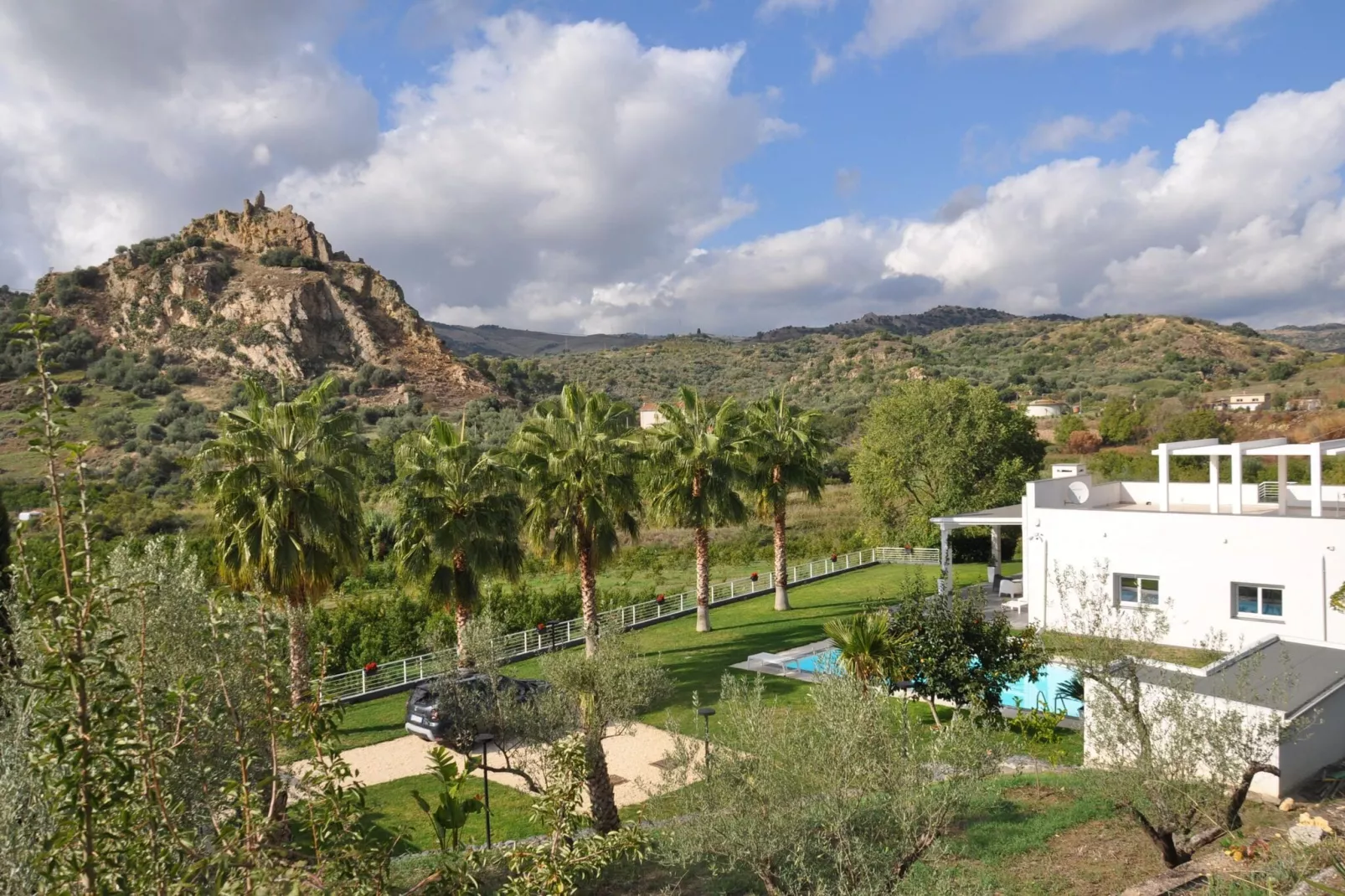 Villa Leonforte-Areas summer 1km