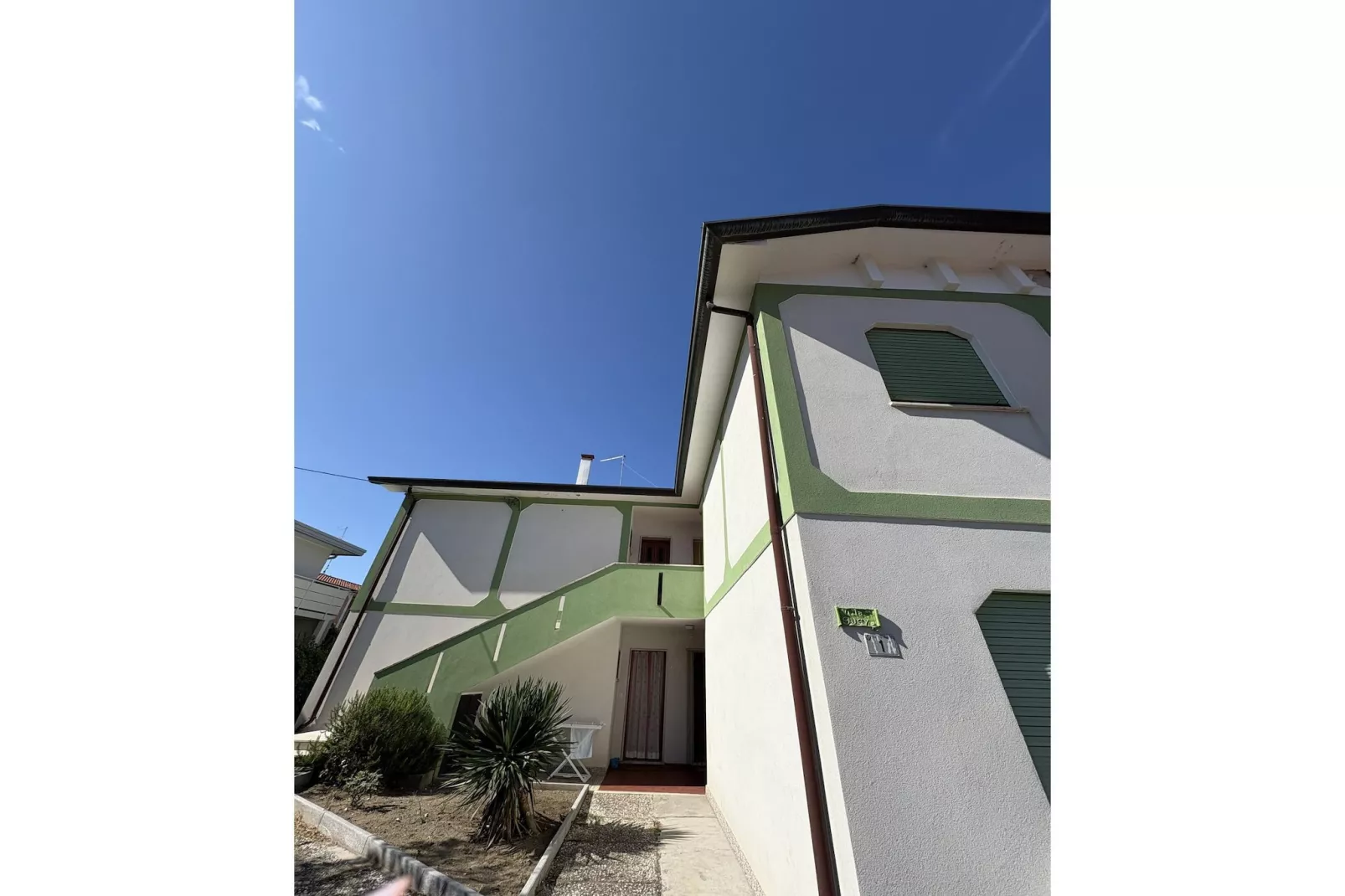 Susy trilo – 6 -Exterior in summer