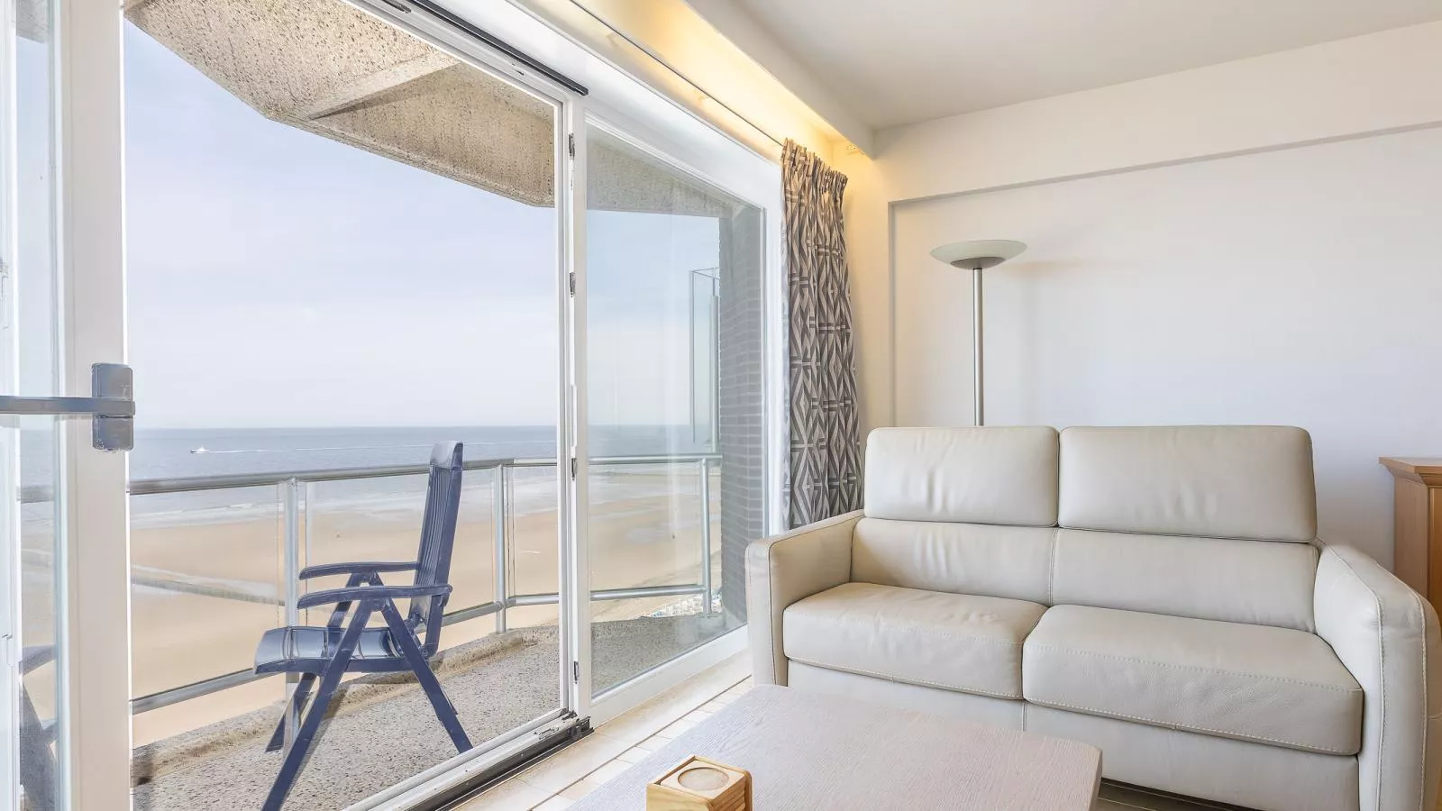 Mistral - 0901-Living room