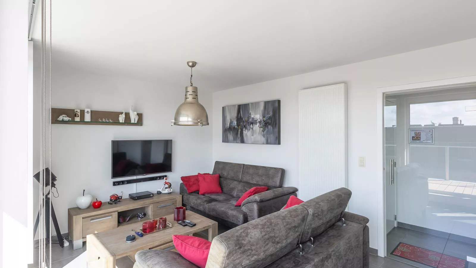 Emily - 0401 + park.-Living room