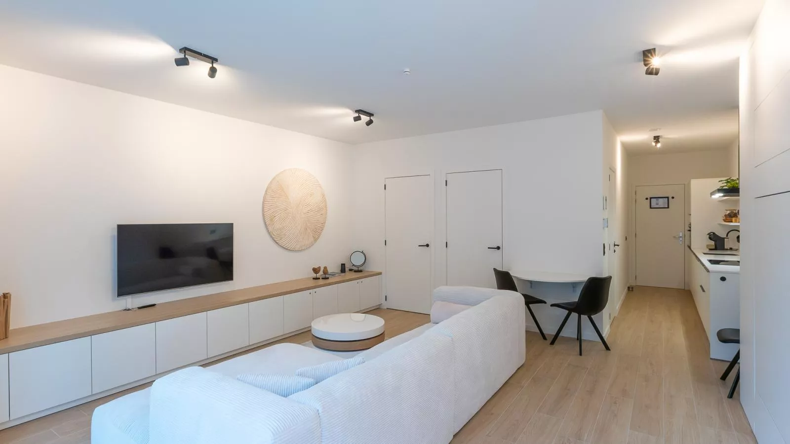 Omnia 7 - 0103 + park. 5-Wohnzimmer