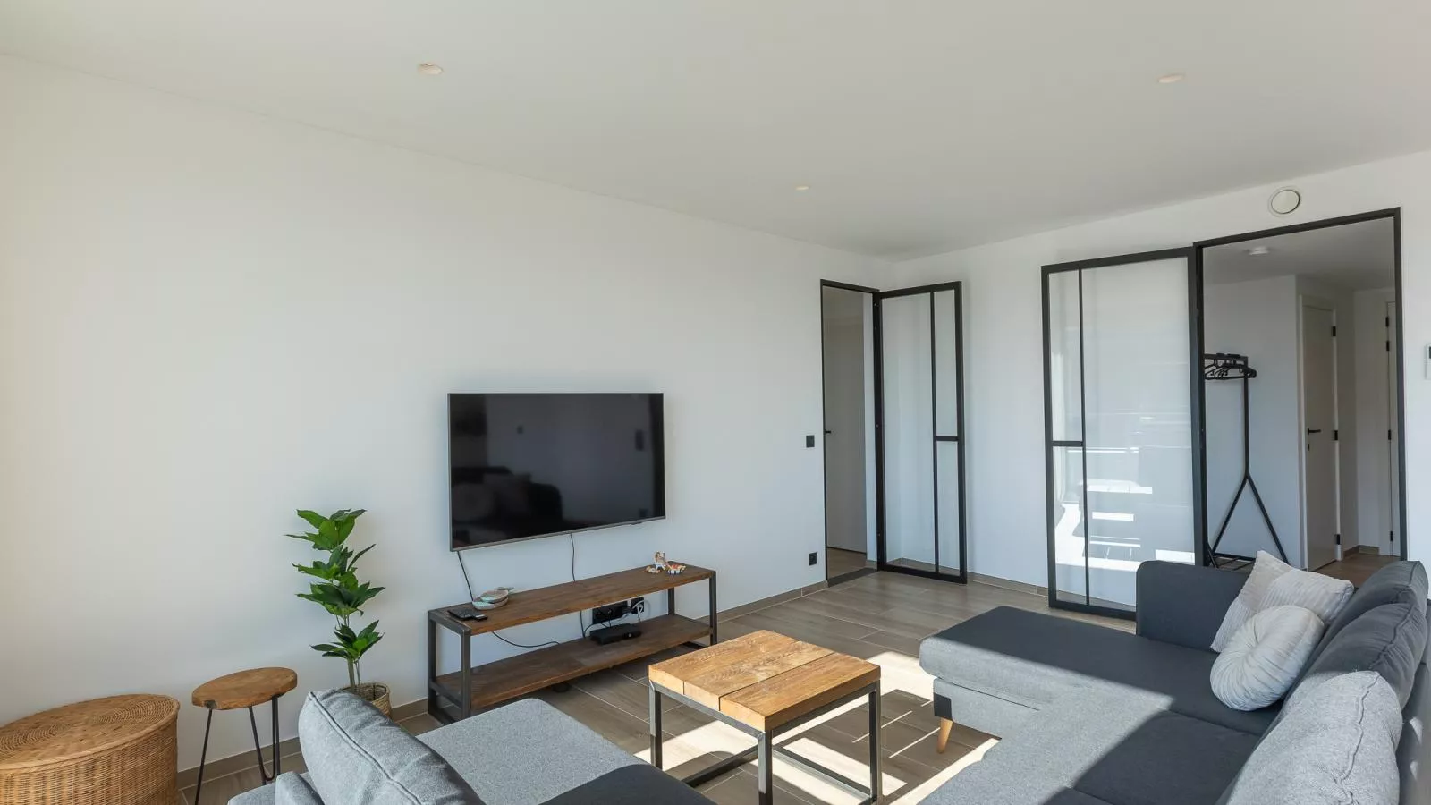 Green Lane The Sun  - 0401 + box 60-Living room