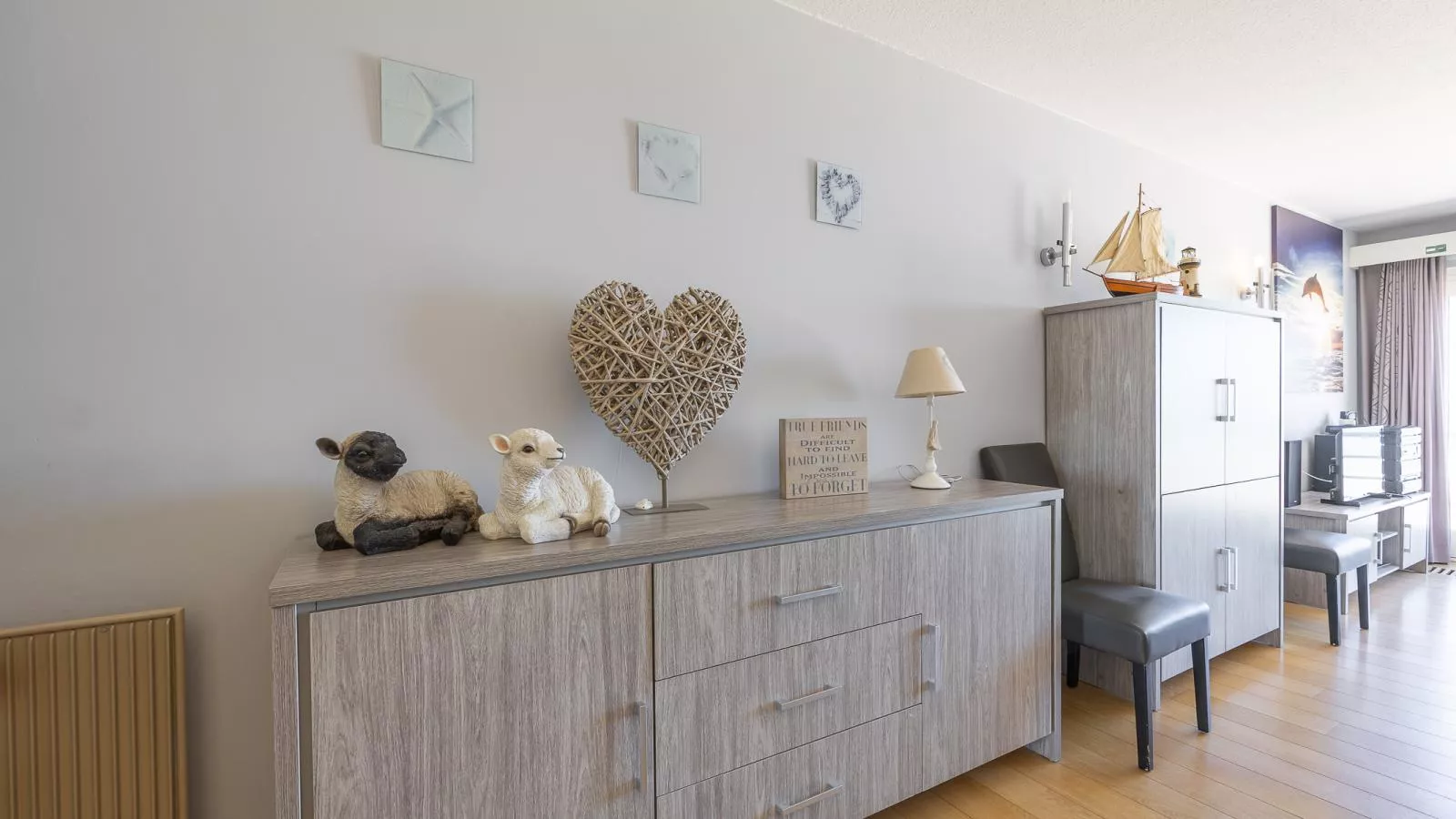 Manager  - 0511 + park. 33-Wohnzimmer