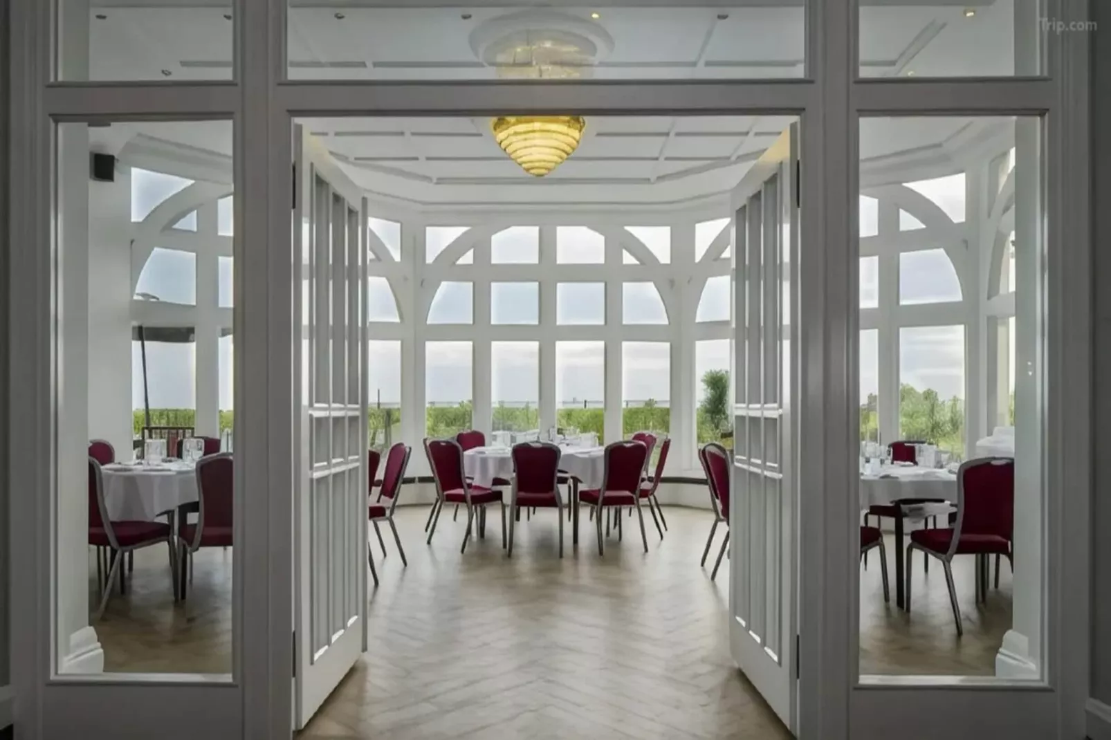 Superior Feature w\/ View-Salle à manger