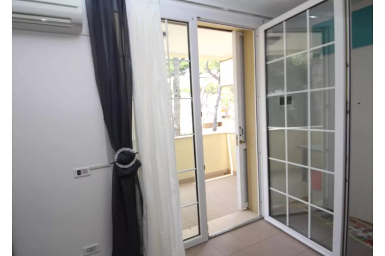 Veranda trilo – 2-Hall & reception