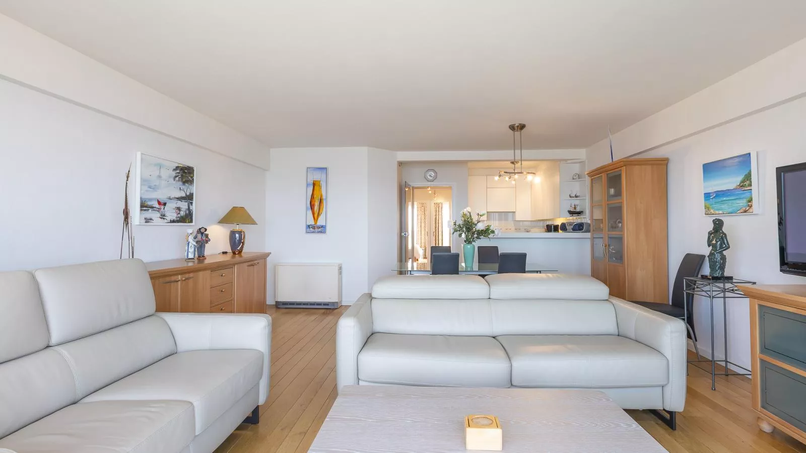 Mistral - 0901-Living room