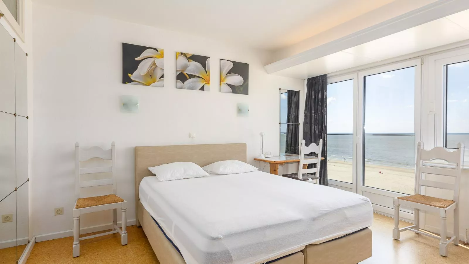 2000 - 0302 + park. 3-Bedroom