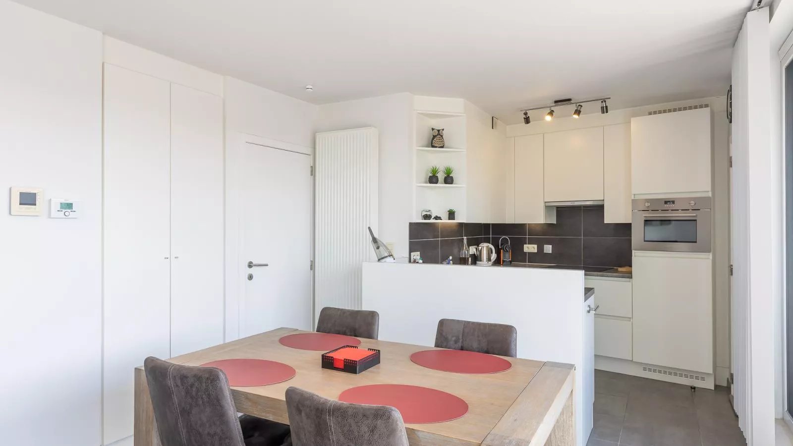 Emily - 0401 + park.-Kitchen