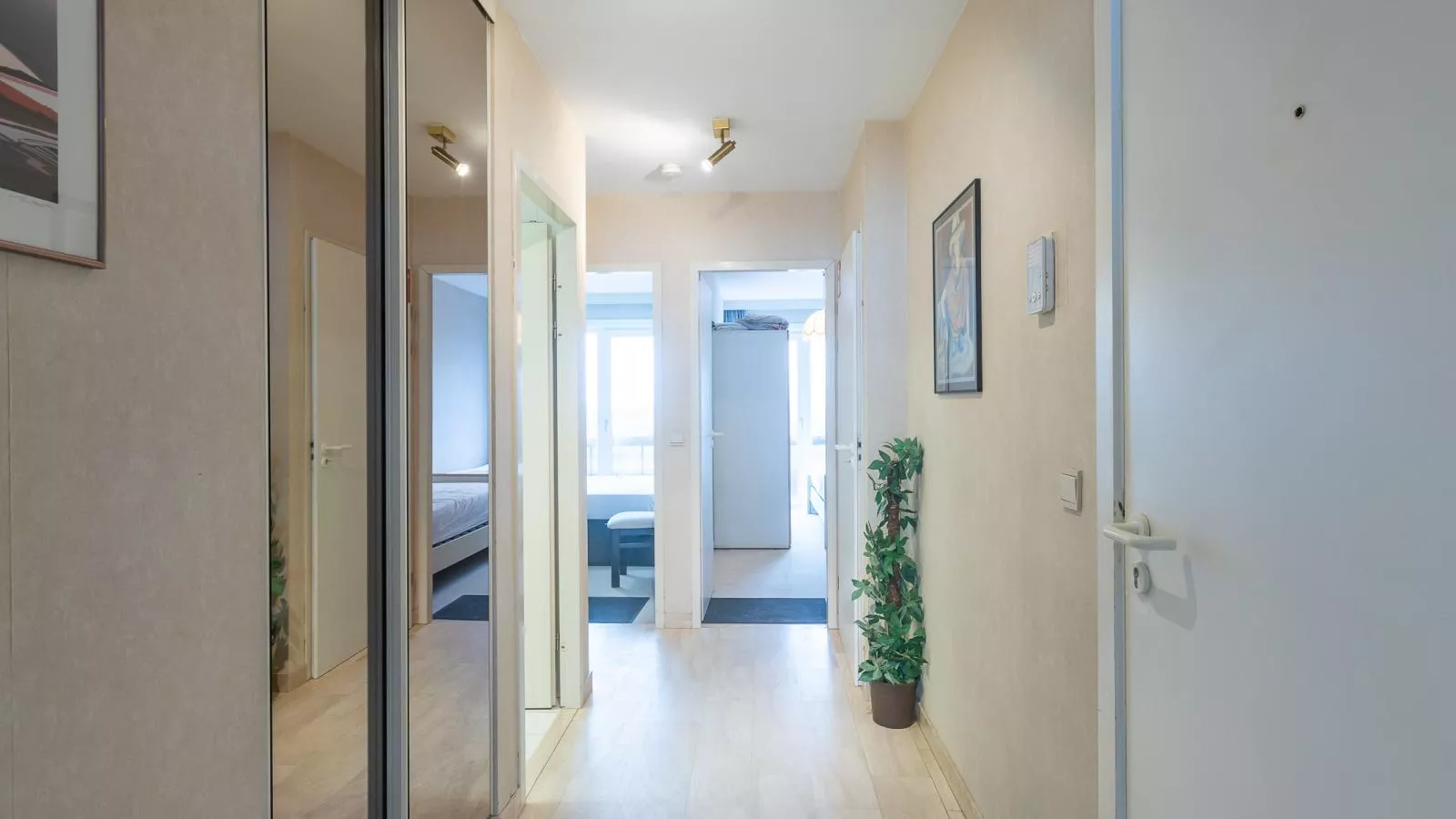 Espace II - 0102 + box 2 (Magnum)-Innenbereich