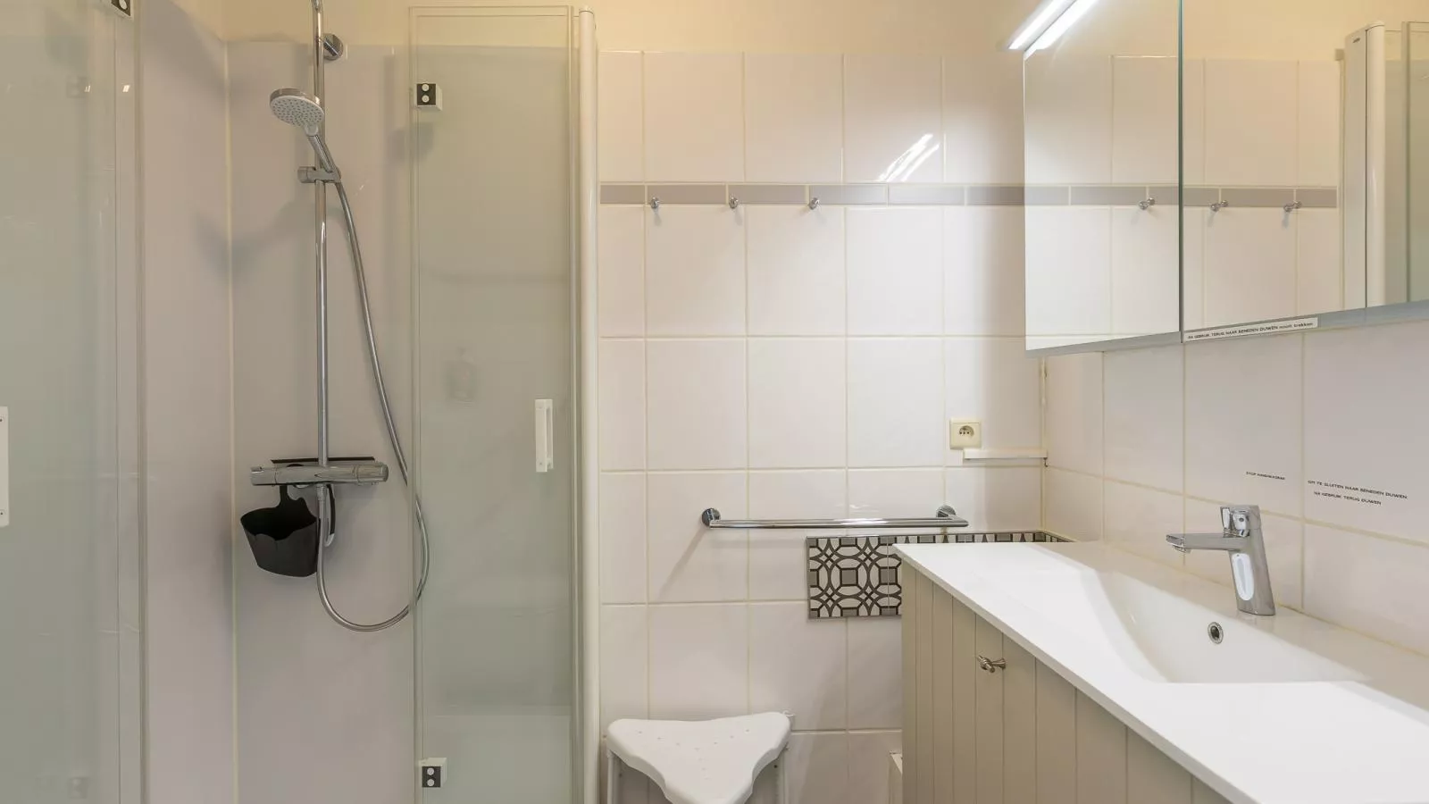 2000 - 0302 + park. 3-Bathroom