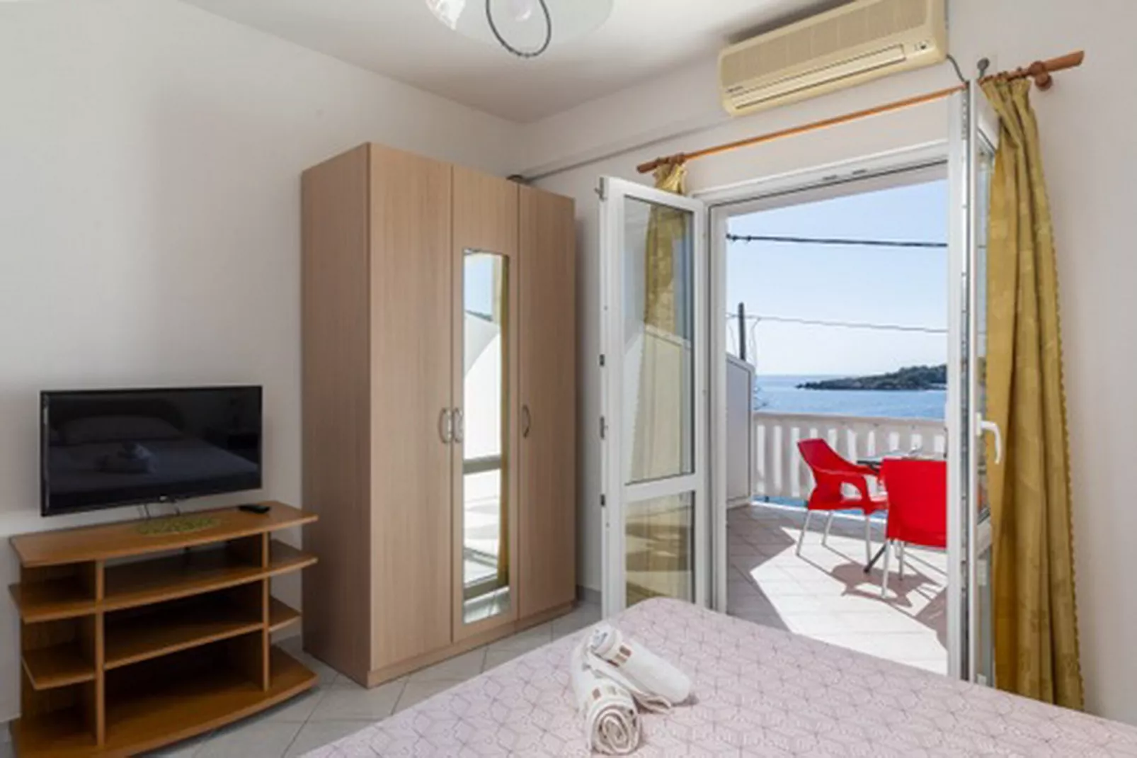 House Rašica - One Bedroom Apartment with Terrace and Sea view (2)-Bedroom